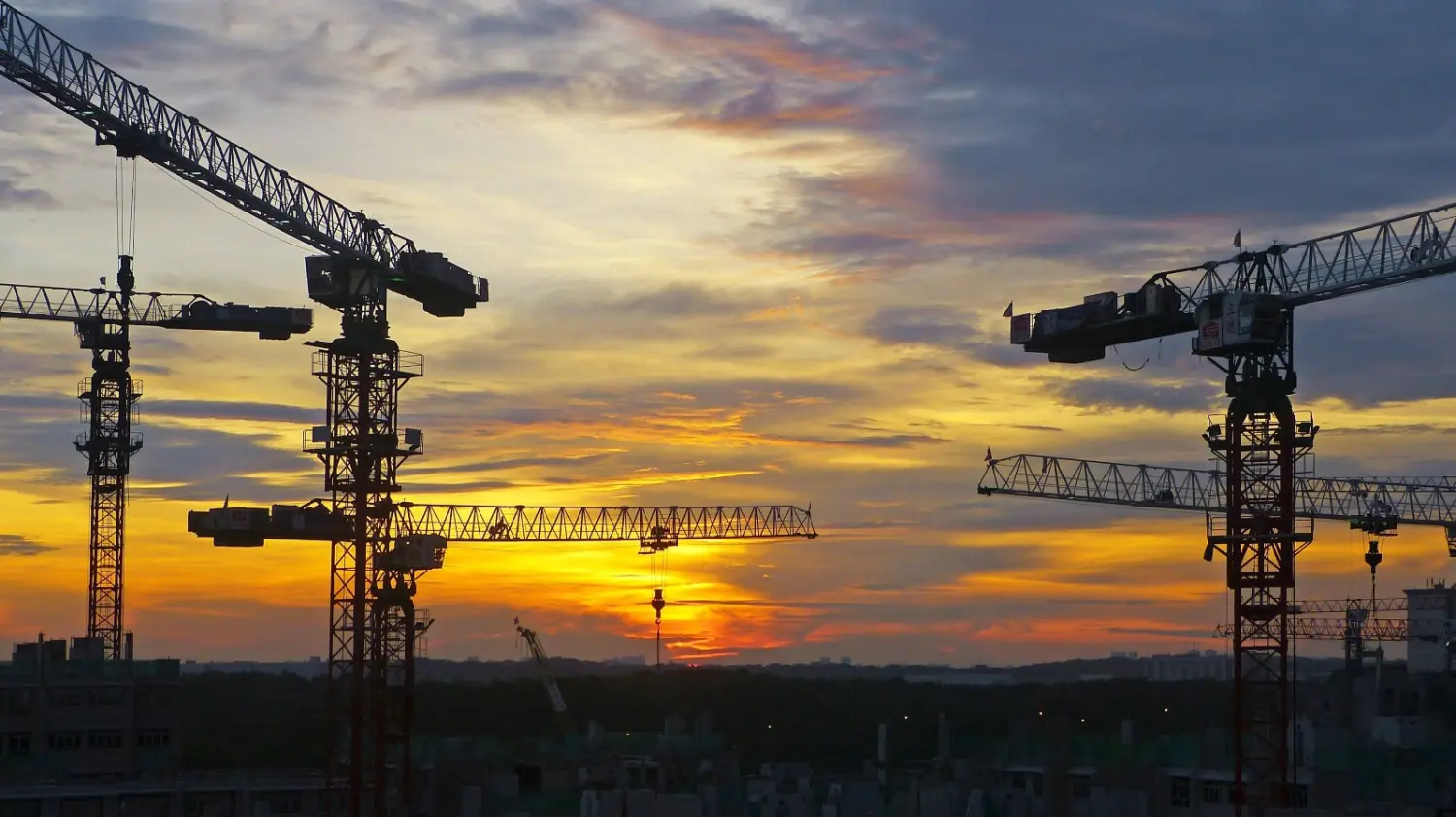 Optilog GmbH – Schwere Kräne auf der Baustelle